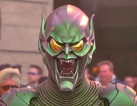 Marvel in film n°8 - 2002 - Willem Dafoe as the Green Goblin - Spider-Man by Sam Raimi Willem Dafoe Green Goblin, Green Goblin 2002, Spider Man Green Goblin, Goblin Outfit, Green Goblin Willem Dafoe, Goblin Spiderman, Green Goblin Spiderman, Spiderman Sam Raimi, Demon Logo