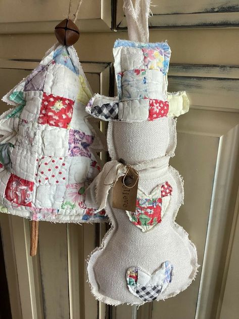 Primitive Sewing Patterns, Christmas Food Crafts, Rustic Snowman, Christmas Booth, Peg Rack, Material Ideas, Patchwork Heart, Felt Crafts Christmas, Prim Christmas