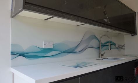 Printed Glass Splashback Kitchen Splashback Ideas Glass Modern, Kitchen Splashback Ideas Glass, Printed Glass Splashback Kitchen, Glass Kitchen Countertops, Glass Splashback Kitchen, Printed Glass Splashbacks, Glass Splashbacks Kitchen, Glass Splashbacks, Colourful Living Room Decor