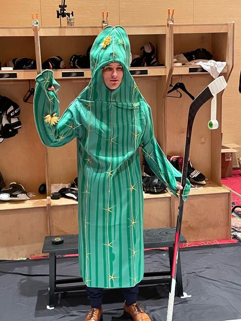 Pickle Costume, Hockey Players Funny, Trevor Zegras, Hockey Pictures, Hot Hockey Players, Hockey Baby, Hockey Girl, Hockey Humor, Nhl Players