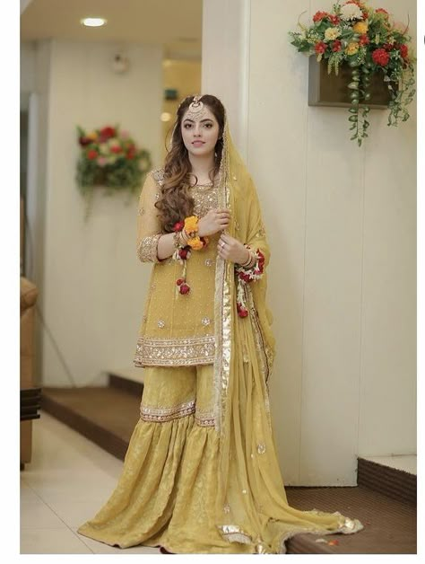 Simple Mehndi Dresses, Bridal Gharara, Mehandi Outfits, Pakistani Mehndi Dress, Mayon Dresses, Bridal Mehndi Dresses, Pakistani Women Dresses, Mehndi Dress, Function Dresses