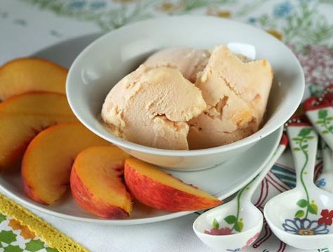 Peach Gelato Peach Gelato, Gelato Recipe, Gelato Ice Cream, Lemon Ice Cream, Peach Ice Cream, Peach Recipe, Funnel Cake, Italian Desserts, Best Fruits