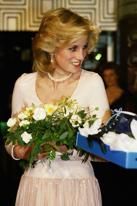 Diana Hair, Princess Diana Hair, Diana Williams, Princess Diana Fashion, Princess Diana Photos, Princess Diana Family, Princess Diana Pictures, Prinz Harry, Elegante Y Chic