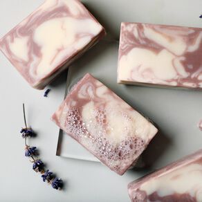 Cold Press Soap Recipes, Purple Soap, Small Glass Containers, Soap Business, Natural Fragrance Oil, Candle Dye, Facial Soap, Flavored Oils, Vanilla Fragrance