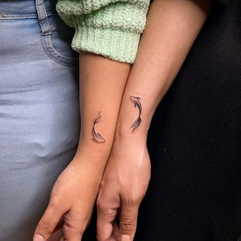 v Matching Koi Tattoos, Koi Matching Tattoo, Fine Line Couple Tattoo, Koi Fish Tattoo Matching, Matching Fish Tattoos, Koi Fish Matching Tattoo, Couple Matching Tattoos Relationships, Tattoo Matching Couples, Matching Koi Fish Tattoo