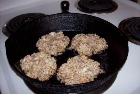 Oatmeal Patties, Vege Burgers, Best Oatmeal Recipe, Quinoa Cakes, Cheese Sauce For Broccoli, Vegetarian Substitutes, Red Curry Sauce, Gravy Ingredients, Vegetarian Main Dishes