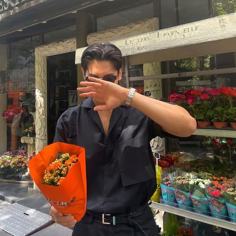 Guy Holding Flowers Aesthetic, Bro Port, Random Port, In Boyfriend Material, Boy Port, Rpw Boy, Rp Port, Rpw Ports, Instagram Pose Ideas