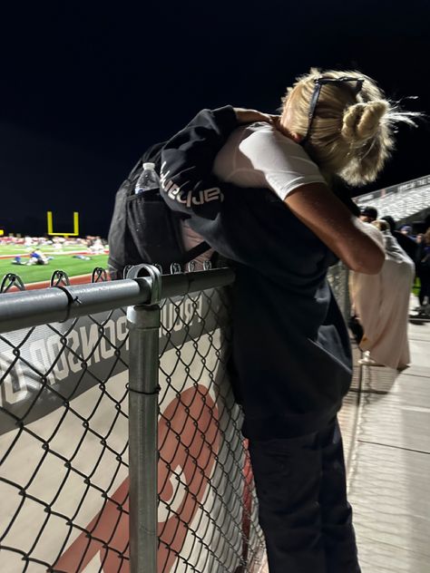 at football game 🏈 Girlfriend At Boyfriends Football Game, Dating Football Players, Football Bf Aesthetic, Football Boy Aesthetic, Blonde Football Player, Football Girlfriend Aesthetic, Football Boyfriend Aesthetic, Football Player Aesthetic, Football Player Girlfriend