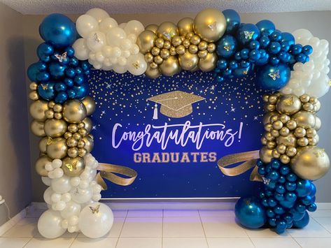 Balloon Decoration For Graduation, Graduation Backdrop Ideas 2023, Graduation Celebration Decoration, Graduate Backdrop Ideas, Graduation Balloon Decorations Outside, High School Graduation Balloon Garland, Graduation Decorations Balloons, Graduation School Decorations, Graduation Hall Decorations