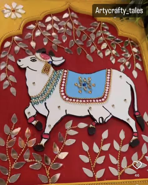 Cow Lippan Art, Pichwai Cow, Cow Paintings On Canvas, Janmashtami Decoration, Cow Drawing, Lippan Art, Cow Design, Cow Painting, Mirror Work