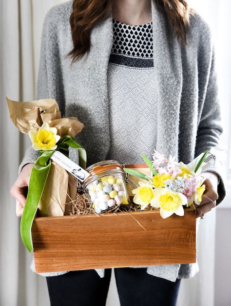 This Grown-Up Easter Basket Is the Perfect Hostess Gift | TheInspiredHome.com #easter #holidays #entertaining #hostessgift #easterbasket via @ihainspiredhome Easter Hostess Gift Ideas Diy, Easter Hostess Gift Ideas, Grown Up Easter Basket, Team Building Ideas, Easter Hostess Gift, Adult Easter Baskets, Chocolate Tasting, Easter Baskets To Make, Creative Easter Baskets