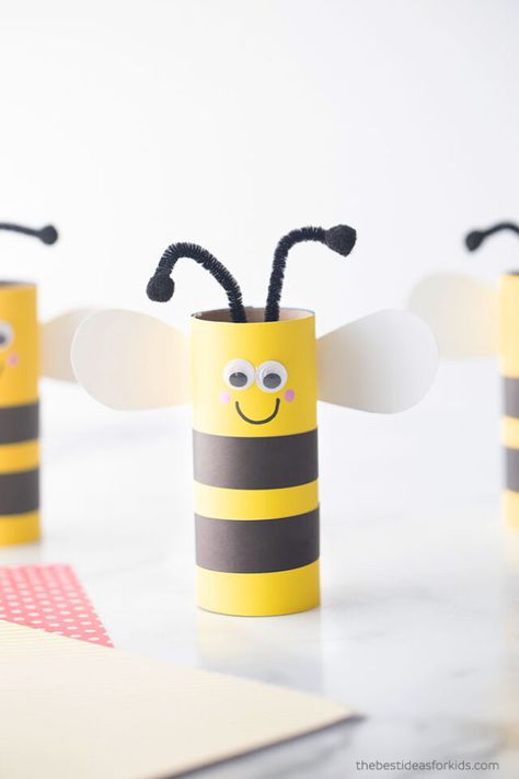 Paper Roll Bee Craft Bee Craft, Bee Crafts For Kids, Insect Crafts, Toilet Paper Crafts, Toddler Arts And Crafts, Preschool Arts And Crafts, Spring Crafts For Kids, Hand Crafts For Kids, Toilet Paper Roll Crafts