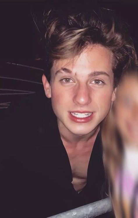 Charlie Puth Aesthetic, Charlie Puth Wallpaper, Only Him, Charlie Puth, Gym Workout For Beginners, Charming Charlie, Good Looking Men, Workout For Beginners, Man Crush