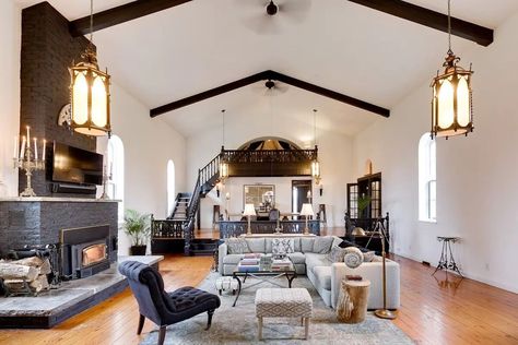 11 Beautiful Airbnb Church Rentals You Can Stay in Around the World Chapel Conversion, Converted Church, Church Conversions, Church Interior Design, Dutch House, Prince Edward County, Gothic Church, Church Interior, Cottage Rental