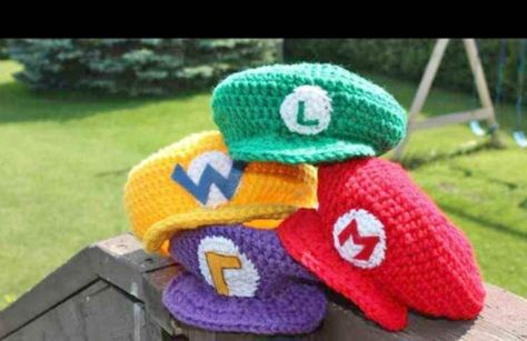 Crochet Mario, Nintendo Crochet, Mario Crochet, Mario Hat, Crocheted Hats, Mode Crochet, Crochet Hat Free, Crochet Hats Free Pattern, Crochet Cap