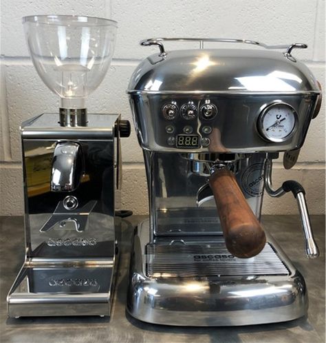 Home Espresso Machine, Espresso At Home, Perfect Cup Of Coffee, Coffee Grinders, Double Shot, Coffee Espresso, Espresso Machines, Coffee Machines, Coffee Accessories