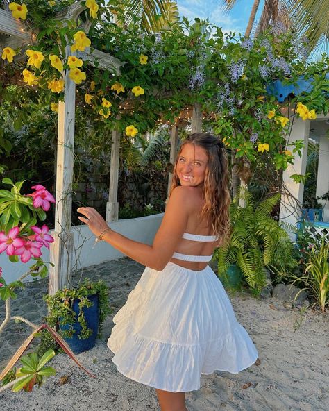 Carolina Outfit, Vaca Pics, Natalie Downey, St John Virgin Islands, Caribbean Outfits, Summer Board, Beachy Dresses, Beach Vacay, Insta Ideas