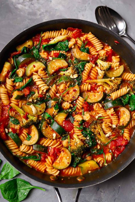 Pasta Recipes For Lunch, Herb Pasta, Cheesy Pasta Recipes, Lentils Vegan, Tomato Pasta Recipe, Vegan Pasta Recipes, Garlic Pasta, Recipe Dinner, Vegan Pasta