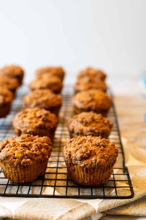 Apple Crumble Muffins, Apple Muffins Healthy, Apple Chai, Fall Evening, Spice Muffins, Make Breakfast, Apple Muffins, Chai Spice, Healthy Muffins