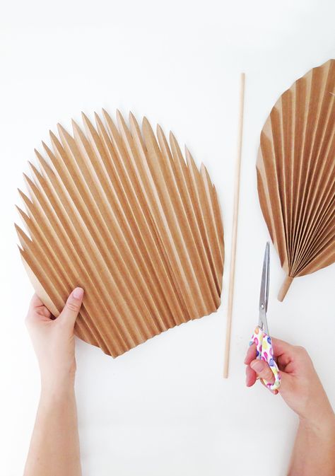 Amaryllis | Want to try an other DIY with 🧻? Try this bow idea, super easy craft and you can use it as gift topper or hang it as ornaments on the… | Instagram Diy Dried Palm Leaves Paper, Diy Palm Leaf Decor, Diy Dry Palm Leaves, Dried Palm Leaf Decor, Palm Leaf Arrangement, Paper Palm Leaves Diy, Diy Palm Leaves, Brown Paper Crafts, Boho Hanging Decor