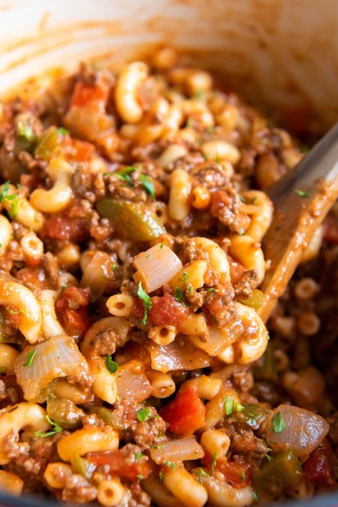 Macaroni And Ground Beef Casserole, Goulash Recipes Small Batch, Stovetop Goulash Ground Beef, Hamburger Goulash Recipes, One Pan Hamburger Meals, Cowboy Goulash, Pasta With Ground Beef And Vegetables, Moms Goulash Recipe, Goulash Recipes Stove Top