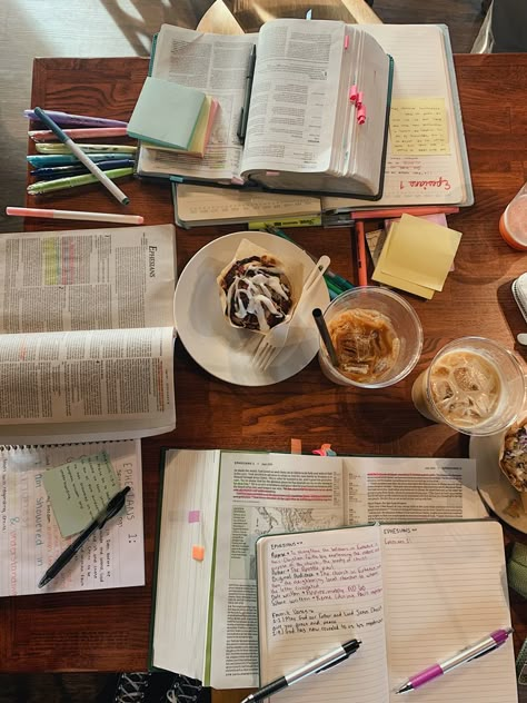 Study Group Aesthetic, Cafe Bible Study, Small Group Bible Study Aesthetic, Group Bible Study Aesthetic, Friends Bible Study Aesthetic, Bible Study Aesthetic Coffee, Jesus Saves Bro, Inspire Bible Journaling, Bible Time