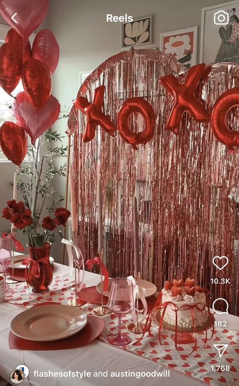 Xoxo Balloons, Retro Wedding Theme, Galentines Day Ideas, Red Party Decorations, Seventeenth Birthday, Pink Bachelorette Party, 21st Bday Ideas, Valentines Party Decor, Valentines Baby Shower