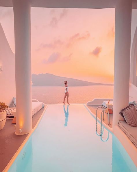 Magical sunset in Santorini, Greece ✨😍⁠ 📷 @thesunsetcolada/ When planning your island vacation, be sure to stay at one of these luxurious hotels that have an infinity pool with views of the sea and more.⁠ Santorini Hotels, Santorini Travel, Tropical Travel, Destination Voyage, Santorini Greece, Pink Sky, Beautiful Places To Travel, Infinity Pool, Nature Landscape