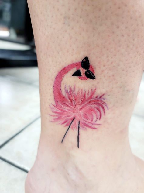 Pink Flamingos Tattoo, Cute Flamingo Tattoo, Flamingo Tatoos Ideas, Flamingo Feather Tattoo, Fine Line Flamingo Tattoo, Tiny Flamingo Tattoos For Women, Flamingo Tattoos, Flamingo Simple Tattoo, Tattoo Flamingo