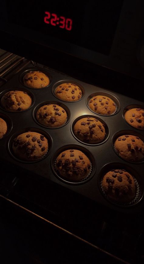 Baking at night <3 Bake Night Aesthetic, Baking Night, Night Cooking Aesthetic, Late Night Cooking, Baking At Night Aesthetic, Night Snacks Aesthetic, Late Night Baking, Baking Night Aesthetic, Cooking At Night Aesthetic