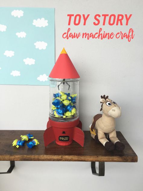 55 DIY Disney Projects & Ideas The Claw Toy Story, Toy Claw Machine, Disney Kids Rooms, Toy Story Decorations, Toy Story Room, Toy Story Crafts, Toy Story Party Decorations, Toy Story Alien, Toy Story Birthday Party