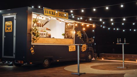 Food Truck Weddings: Everything You Need to Know | Wedding Spot Blog Food Truck Designs, Burger Truck, Food Cart Ideas, Food Truck Business Plan, Trailer Wrap, Foodtrucks Ideas, Burger Van, Food Truck Park, Starting A Food Truck