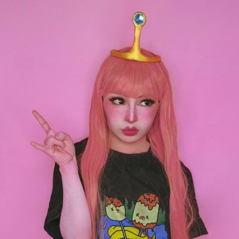 Princess Bubblegum Makeup Look, Princess Bubblegum Makeup, Bubblegum Makeup, Costume Makeup Looks, Princess Bubblegum Costume, Princess Bubblegum Costumes, Bubblegum Cosplay, Anime Inspired Makeup, Princess Bubblegum Cosplay