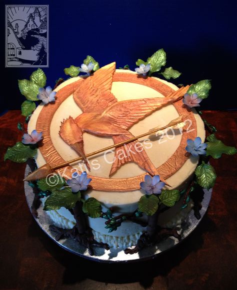 Hunger Games Cake Hunger Games Cakes Birthdays, Hunger Games Cake, Games Cake, Hunger Games Party, 18th Bday, Outdoors Birthday Party, Games Party, Harry Potter Birthday, Bday Cake