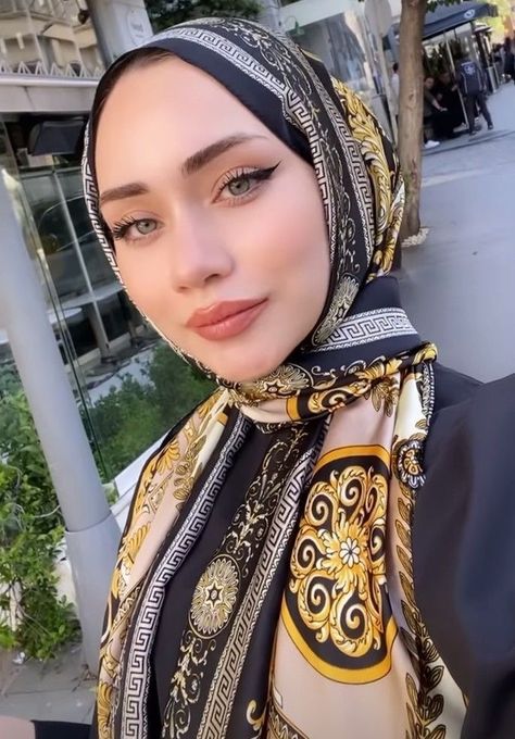 Turkish Hijab Style, Hijab Turkish, Turkish Hijab, Bentuk Alis, Large Square Scarf, Hijab Style Tutorial, Modern Hijab Fashion, Stylish Hijab, Muslim Fashion Hijab Outfits