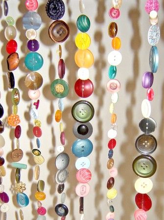 Beaded Button Curtain Market Ideas, Outdoor Classroom, Diy Buttons, Beaded Curtains, Button Art, Diy Curtains, Button Jewelry, Button Crafts, An Article