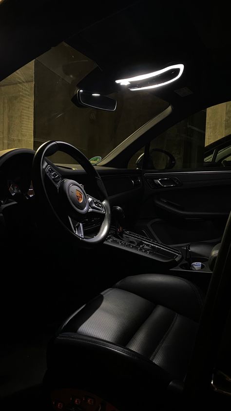 porsche macan Black Porsche Macan, Porsche Macan Aesthetic, Nicest Cars, Porsche Macan Interior, Porsche Aesthetic, Porsche Macan Gts, Cars Interior, Black Porsche, Marrakech Travel