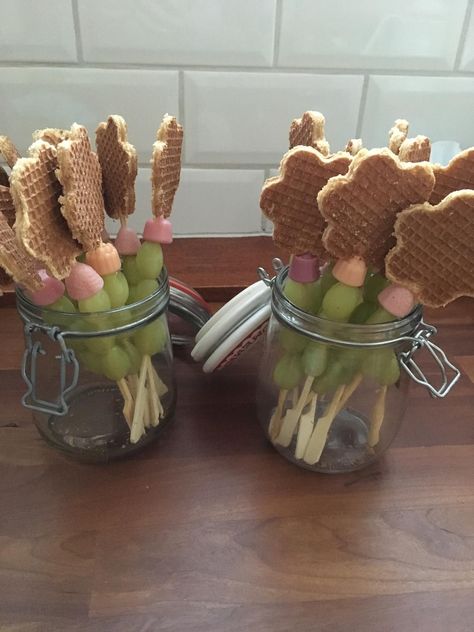 Paasontbijt School, Kids Deco, Fruits For Kids, Baby Hacks, Party Snacks, Gingerbread Cookies, Food Inspiration, Kids Party, Gingerbread