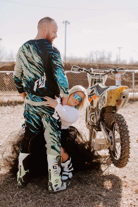 Engagement, motocross, wedding, photos, photography, motocross couple Engagement Photos With Dirtbike, Motocross Couple Pictures, Motocross Wedding, Dirt Bike Couple, Motocross Couple, Dirt Bike Wedding, Bike Couple, Bike Wedding, Country Theme