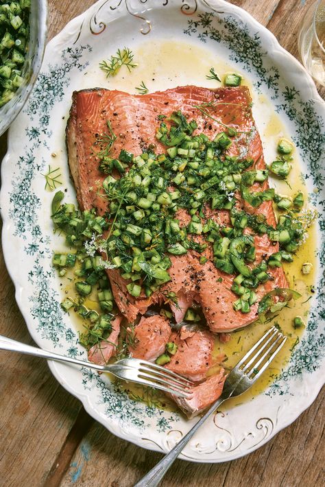 baked salmon with cucmber salsa Holiday Dinner Party Menu, Festive Fruit Salad, Sweet Salsa, Sweet Potato Gnocchi, Easy Summer Dinners, Whole Roasted Cauliflower, Healthy Salmon Recipes, Dinner Party Summer, Healthy Salmon