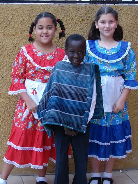 Chilean clothes are very lively and festive. Most of them are based on comfort because of the manual labor they have in Chile. Some clothes they wear are also patriotic with pictures of their country on it. Also they wear chupallas, which are straw hats worn by horsemen in Chile. #3a Chilean Clothing, Chile Girls, World Thinking Day, Afro Latina, Straw Hats, All About Fashion, Wearing Dress, Christmas Outfit, Fashion Collection