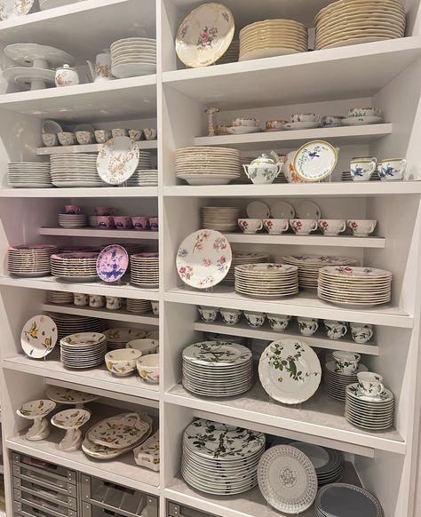 Dish Room Ideas, Crockery Room, Hosting Closet, China Storage Ideas, Kitchen Glass Cabinets Display Ideas, Kitchen Glass Cabinets Display, Dish Closet, China Pantry, Kitchen Glass Cabinets