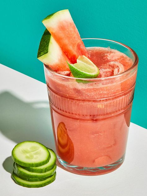 Watermelon-Cucumber-Lime Refresher Watermelon Cocktail Recipes, Watermelon Dessert, Kids Drinks, Hydrating Foods, Watermelon Cocktail, Matcha Green Tea Latte, Recipes Drinks, Juicy Watermelon, Iced Tea Recipes