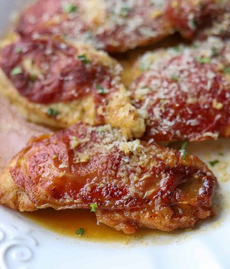 This Prosciutto wrapped chicken is delish and so easy to make in less than 30 minutes. Procuitto Wrapped Chicken, Chicken And Prosciutto Recipes, Prosciutto Chicken, Chicken With Prosciutto, Prosciutto Wrapped Chicken, White Wine Chicken, Prosciutto Recipes, Prosciutto Wrapped, Wrapped Chicken