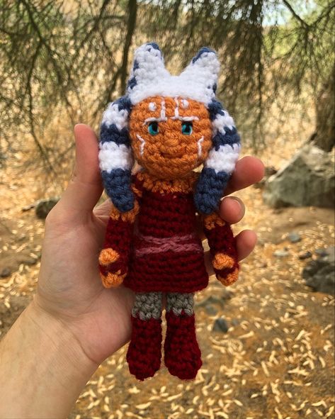 Starwars Mandalorian, Crochet Disney, Ahsoka Tano, Disney Plus, Lightsaber, Clone Wars, Crochet Toys, Fingerless Gloves, Arm Warmers