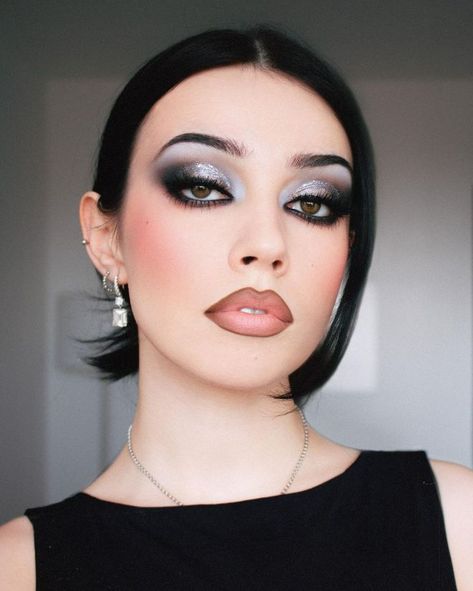 90s Aesthetic Makeup, Beetlejuice Waiting Room, Burlesque Makeup, Room Palette, 90s Makeup Look, Rock Makeup, Silver Eyeshadow, Dope Makeup, Edgy Makeup