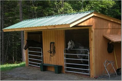 Diy Pole Barn, Small Horse Barns, Horse Shed, Diy Horse Barn, Horse Barn Ideas Stables, Loafing Shed, Small Barns, Horse Shelter, Horse Barn Plans