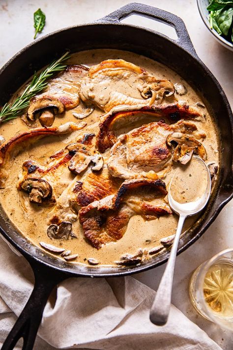 Delicious pork loin steaks cooked with mushrooms, rosemary and shallots in a creamy sauce, and all done in under 20 minutes. Pork Loin Steak Recipes, Pork Loin Steaks, Pork Loin Chops Recipes, Mushrooms Sauce, Pork Steak Recipe, Sauce Video, Creamy Salmon, Pork Sirloin, Truffle Cake