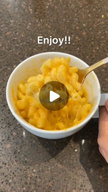 Spice Wheel - spice & container company on Instagram: "TRY THIS MAC AND CHEESE IN A MUG!!! FOLLOW us for more recipes!! . . . . . @burger__bites_" Mug Pasta Microwave Recipes, Mug Pasta, Mac And Cheese Mug, Mac And Cheese Microwave, Mug Dinner, Pasta For Dinner, Budget Snacks, Microwave Pasta, Burger Bites