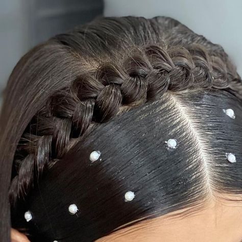 Latina Hair, Girly Hairstyles, Peinados Hair Styles, Hairstyle Inspo, 1st Communion, Prom Hairstyles For Long Hair, Fancy Hairstyles, Hair Stylist Life, Graduation Pictures